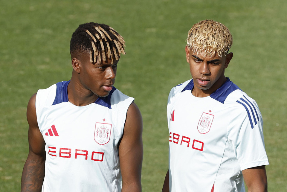 篮球NBA球队球员转会谈判进行中（NBA多队球员转会谈判正酣）