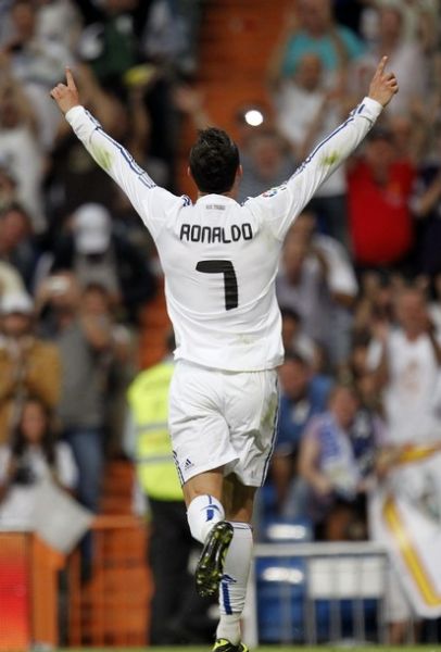 年年欧冠失误染红，这集我看过…巴萨客场不敌切尔西！（欧冠再现失误+红牌，似曾相识！巴萨客场负于切尔西）