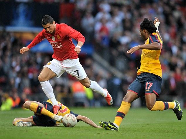 阿斯：巴萨和拜仁都有意桑托斯后卫索萨，后者被誉为新马塞洛（阿斯报：巴萨、拜仁有意引进桑托斯后卫索萨，被称新马塞洛）