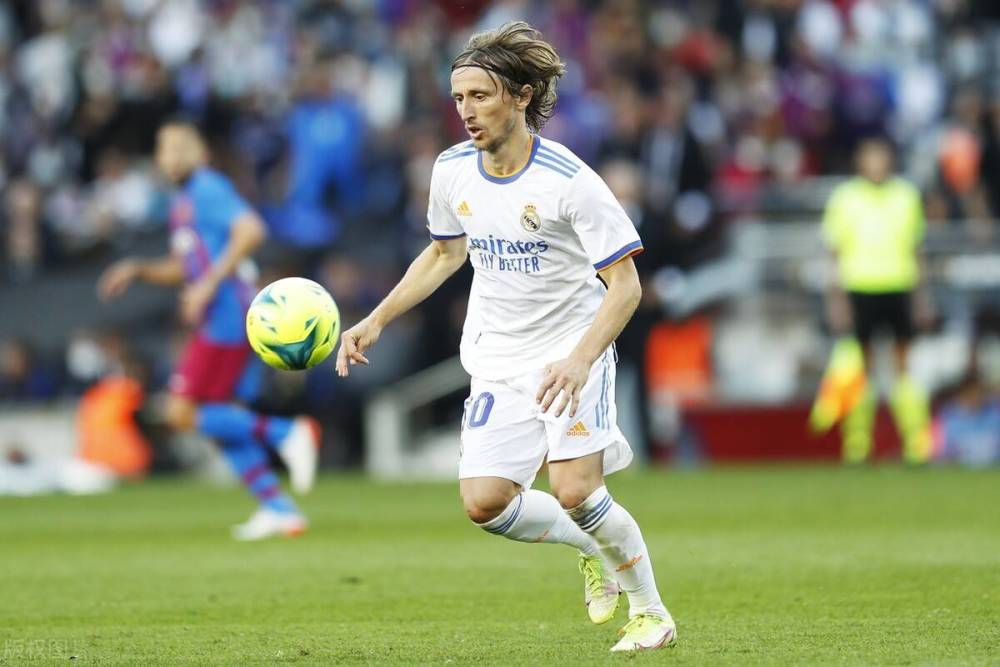 TA分析3-5-2阵型：从翼卫驱动到双锋美学，弱队逆袭制胜之道（3-5-2全解析：翼卫驱动、双锋共舞，弱队逆袭的取胜法则）