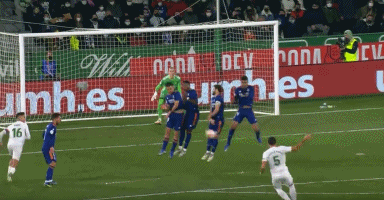 曹法尔：我为西汉姆踢球5年，却只换来了30秒的不续约通知（曹法尔：效力西汉姆五年，最终仅用30秒被通知不续约）